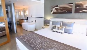 Oceans Luxury Holiday Apartments - Mooloolaba